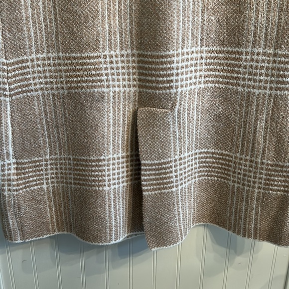 Carly Jean - size M long soft long sweater. NNT colors cream & soft sand - Picture 10 of 12